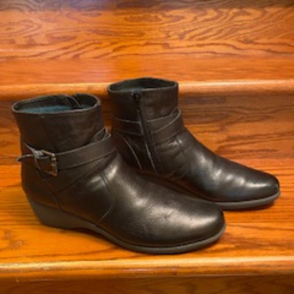 BLACK BOOTS SIZE 10W